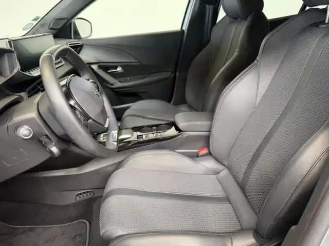 Peugeot 2008 e- 136ch gt — photo 9