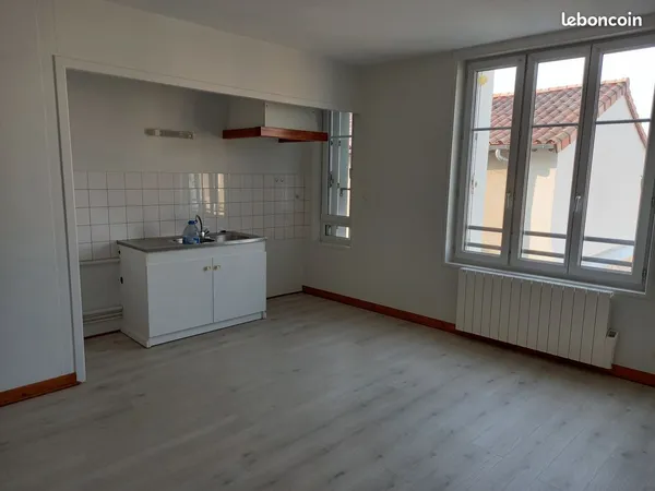 Loue maison à 79330 Saint Varent