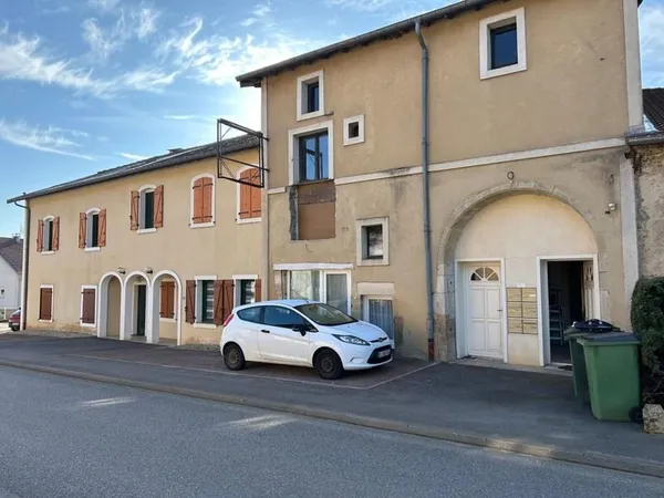 Grand maison , transformée en très grand et beau appartement