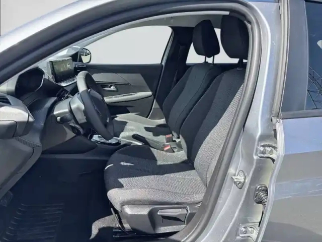 Peugeot 208 hybrid 110 ch e-dcs6 — photo 11