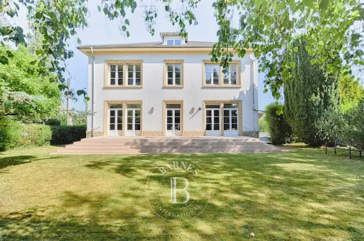 Maison 9 pièces 275 m²