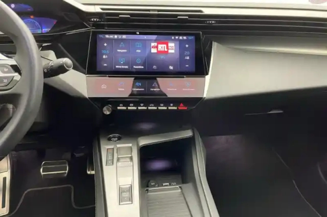 Peugeot 408 hybrid 136 e-dcs6 — photo 28