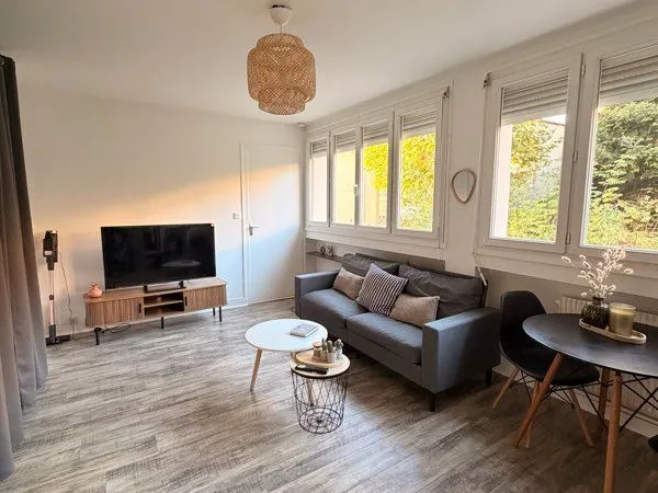 T2 lumineux avec balcon - 38 m² - Résidence L'Aquillon - Saint-Étienne