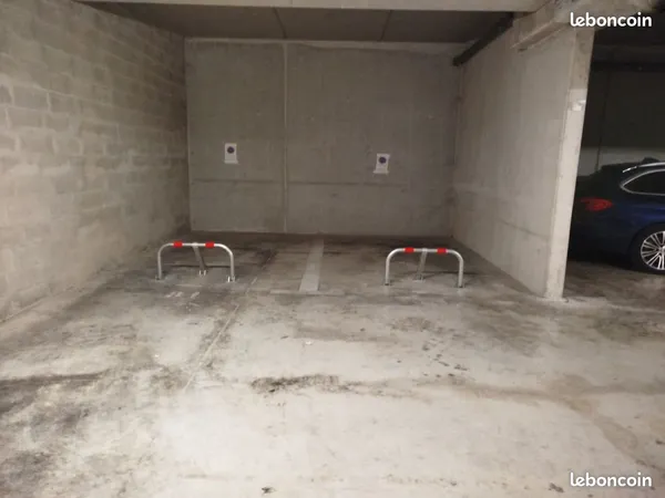 Place de parking dans résidence sécurisée