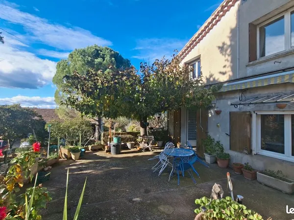 À Vendre - Maison de 160 m² avec 5 chambres, hangar et abris voitures à Brouzet-lès-Alès