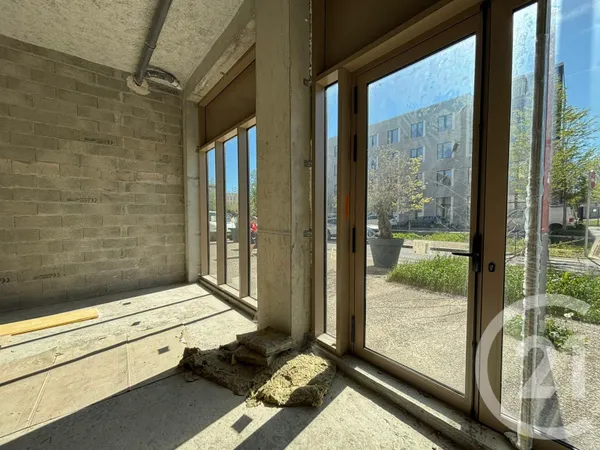 Local 156 m²