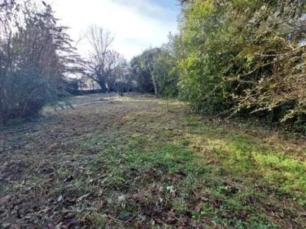 Terrain 848 m²