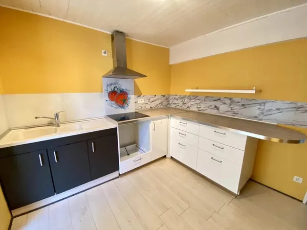 10 Min Mazères, maison de village avec jardinet et garage
