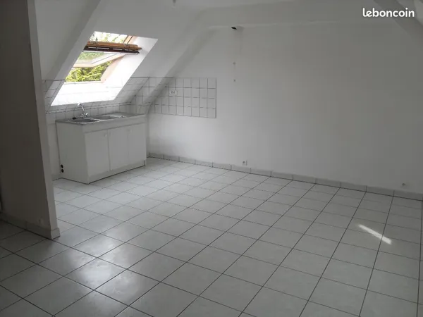 QUINTIN hors centre T2 2eme étage 440