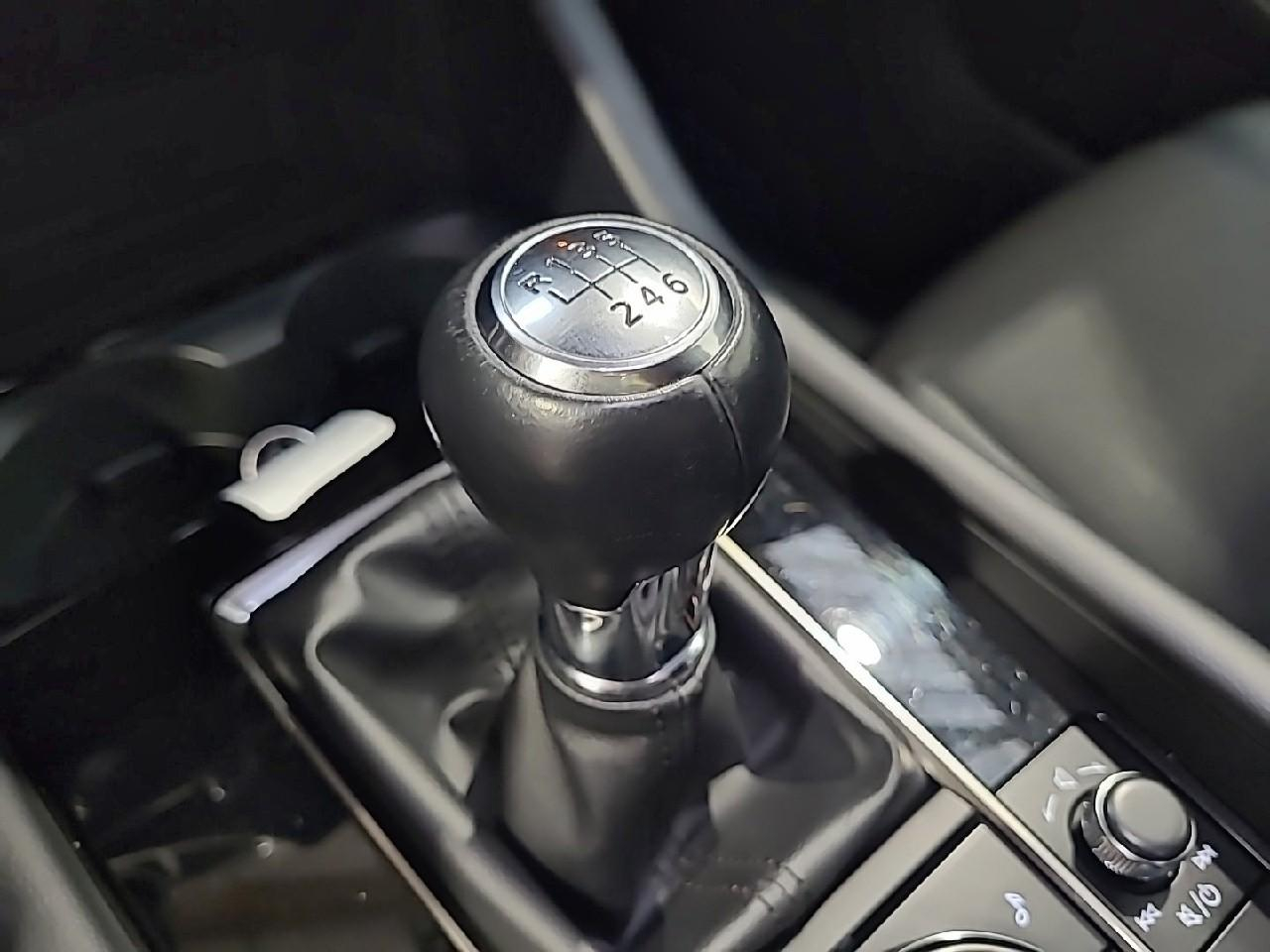 Mazda 3 3 5 portes 2.5l e-skyactiv-g m hybrid 140 ch bvm6 — photo 17