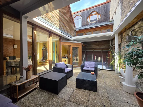 Maison T6 de 207m2 avec Terrasse - Garage et 2 grandes Caves - H
