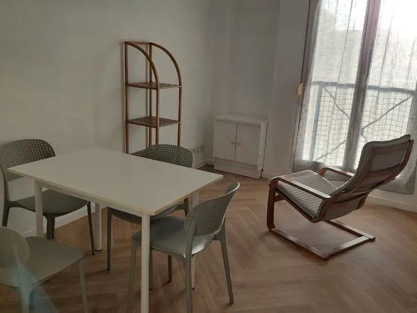 F1 bis rénové avec chambre cabine