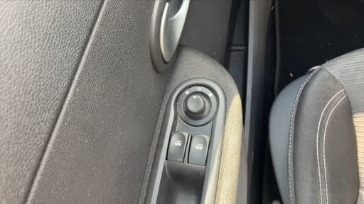 Renault Clio 1.5 DCI 90 - Expression – 2012 – 144000 km – Diesel – Boîte Manuelle — photo 2