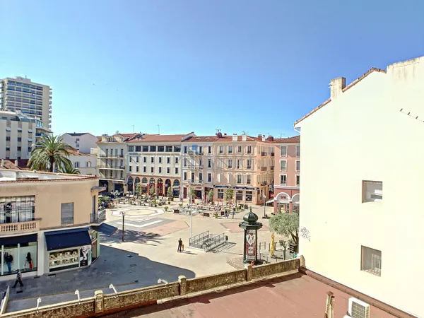 A LOUER 2 PIECES EN CENTRE VILLE DE SAINT-RAPHAEL