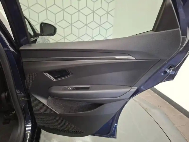 Renault Megane e-tech ev60 220 ch super charge — photo 19
