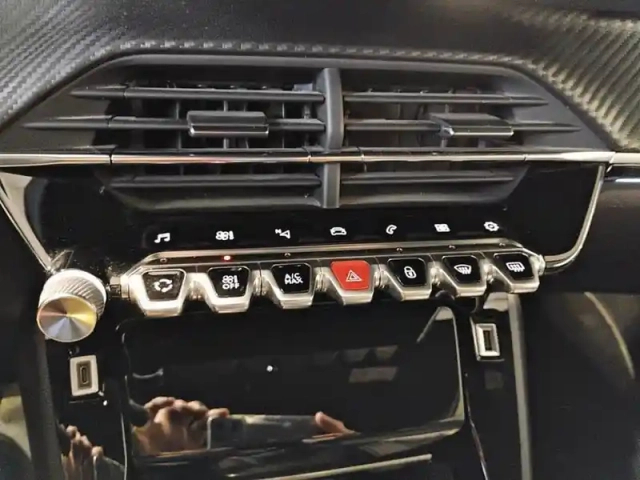Peugeot 2008 puretech 130 s&amp;s bvm6 gt — photo 13