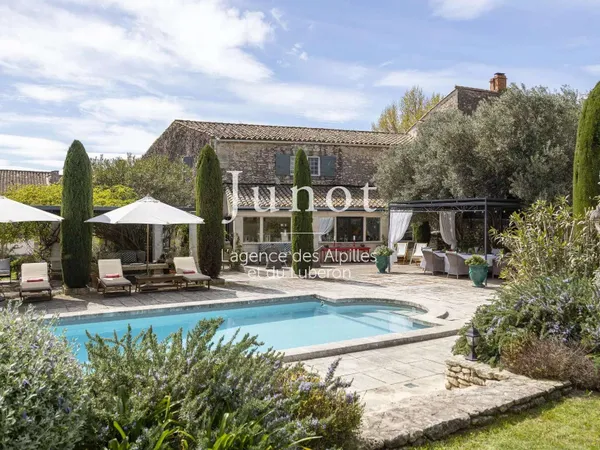 Maison 8 pièces 200 m²