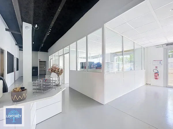 Local commercial 164 m²