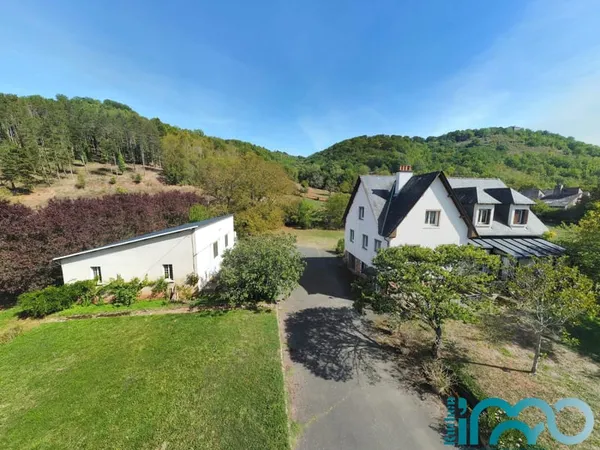 Ensemble immobilier sur 2.475 m² de terrain attenant