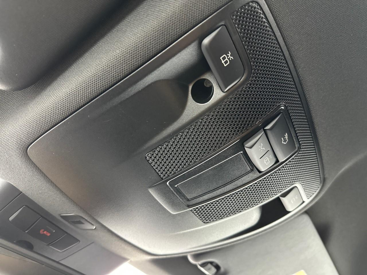 Mercedes Gla 180 sensation 7-g dct a — photo 32