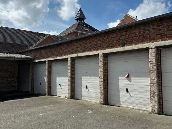 Hyper centre Douai rue de Paris garage sécurisé à louer
