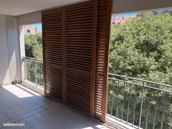 Part Loue superbe T2 bd Baille neuf clim sécurisé