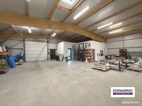 Local 440 m² Saint-Nolff