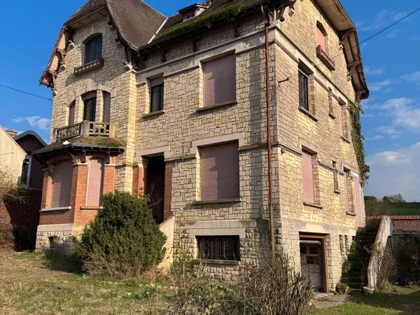 Maison de caractere en pierre de meuliere bâtie sur 960 m2