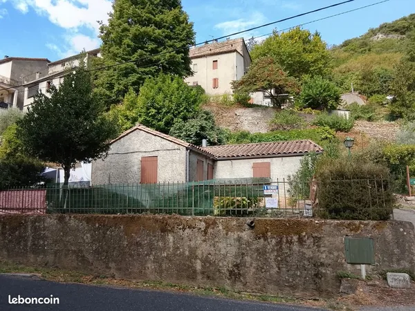 Petite maison avec jardin