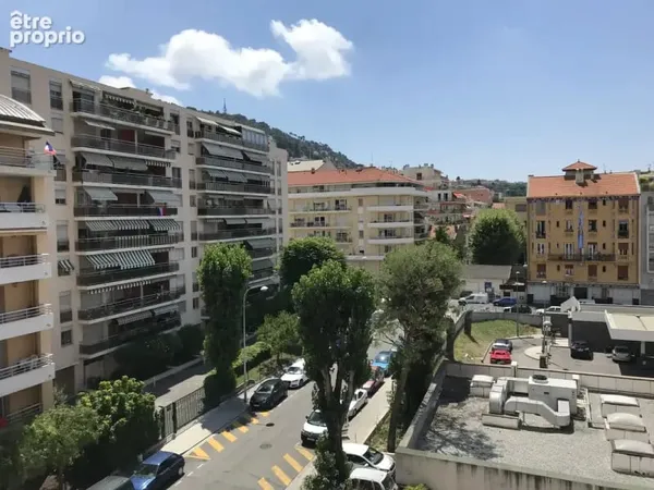 Nice est en exclusivitte 2 pieces de 30m2 vendu loue+ parking