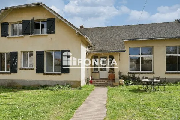 Maison 11 pièces 261 m²