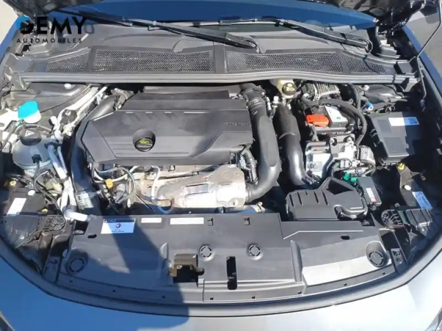 Peugeot 408 phev 225 e-eat8 — photo 12