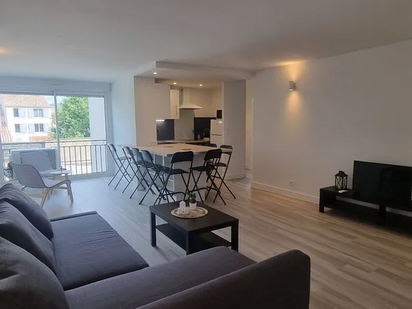 Bel appartement F4 meublé au centre de FRONTIGNAN