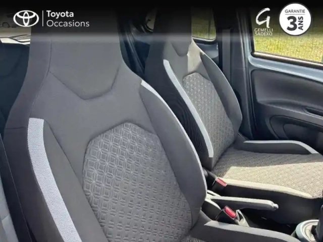 Toyota Aygo X 1.0 vvt-i 72ch design my24 — photo 6
