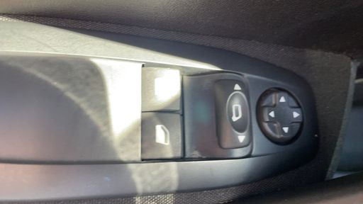 Peugeot 208 1.2 PureTech 82 - Active – 2019 – 32567 km – Essence – Boîte Manuelle — photo 8