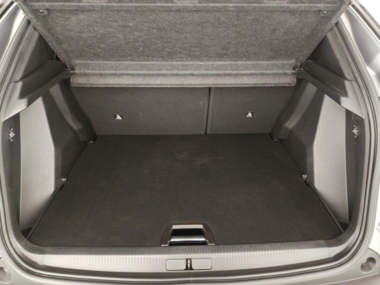 Peugeot 2008 hybrid 136 e-dcs6 gt — photo 6