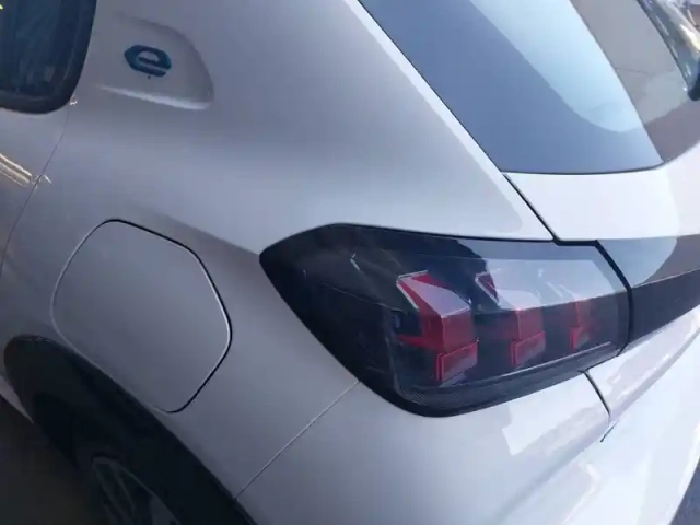 Peugeot 208 electrique 50 kwh 136ch — photo 17