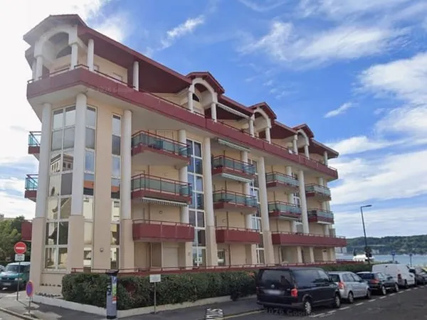 Hendaye plage bel appartement traversant avec parking