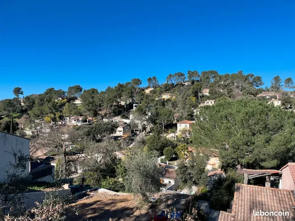 Terrain constructible et viabilisé de 747 m² - Libre de constructeur