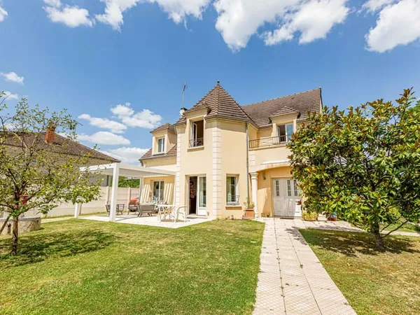 MAGNIFIQUE MAISON avec 5 chambres, un sous-sol total avec ga