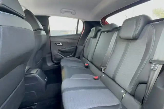 Peugeot 208 puretech 100 s&amp;s bvm6 — photo 10