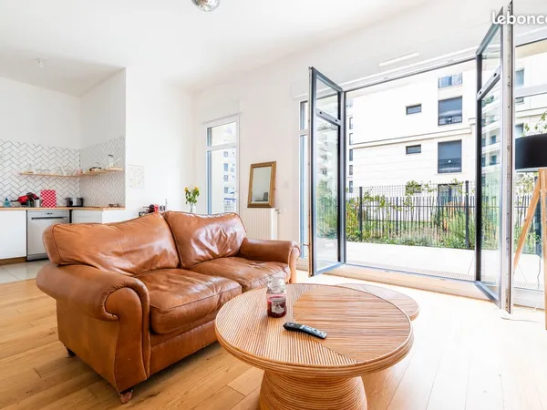 Appartement coup de coeur / 3 pièces de 65 m2 avec terrasse/ 3m de hauteur sous plafond/ quartier de