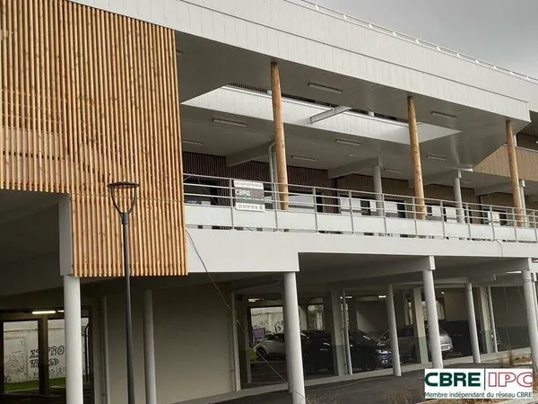 Local commercial 205 m²