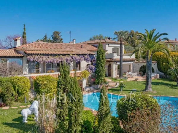 Villa 6 pièces 250 m²