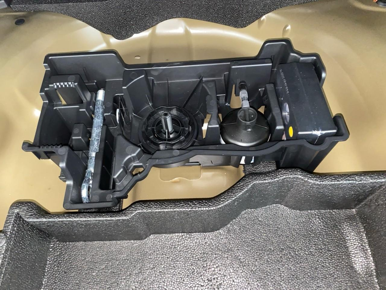 Peugeot 2008 hybrid 145 ch e-dcs6 allure — photo 12