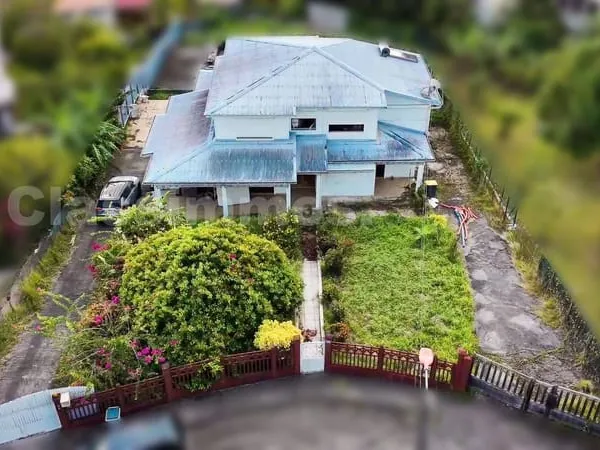 Villa 7 pièces 196 m²