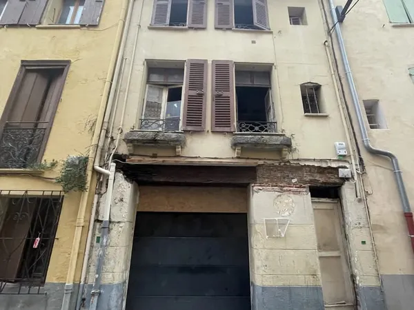 PERPIGNAN - CENTRE-VILLE, QUARTIER SAINT-MATTHIEU | MAISON DE VILLE À RÉNOVER AVEC EXTÉRIEUR EN TOIT