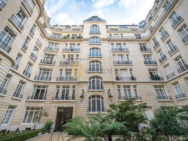 Appartement 5 pièces 156 m²