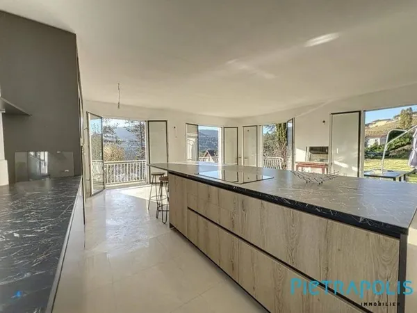 Maison de plain-pied 7 pièces 185 m²