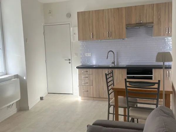 T2 MEUBLÉ REFAIT À NEUF - 32 m² - CENTRE-VILLE DE CANDÉ